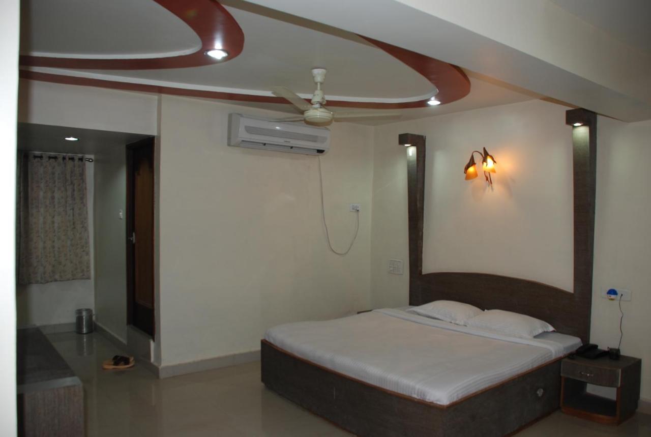 Hotel Grand Arjun Райпур Экстерьер фото