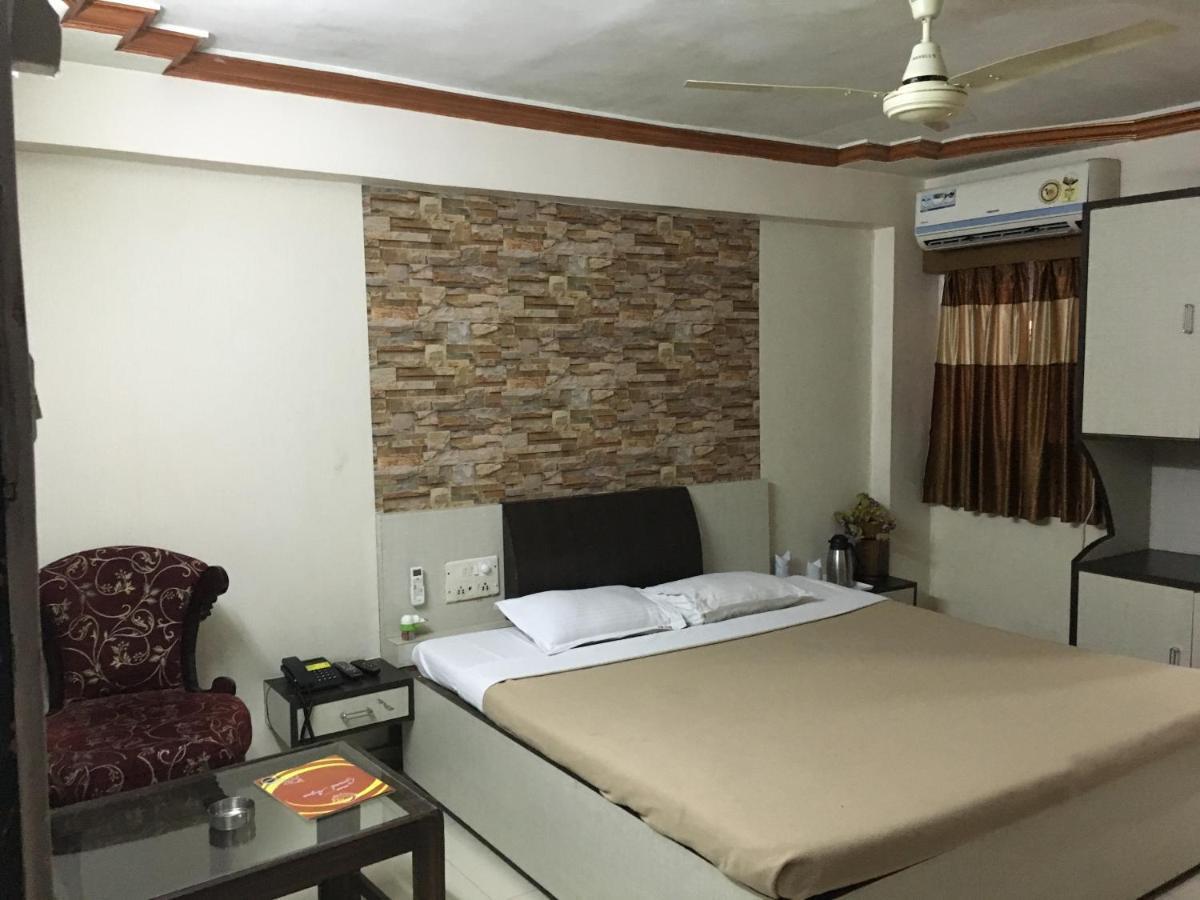 Hotel Grand Arjun Райпур Экстерьер фото