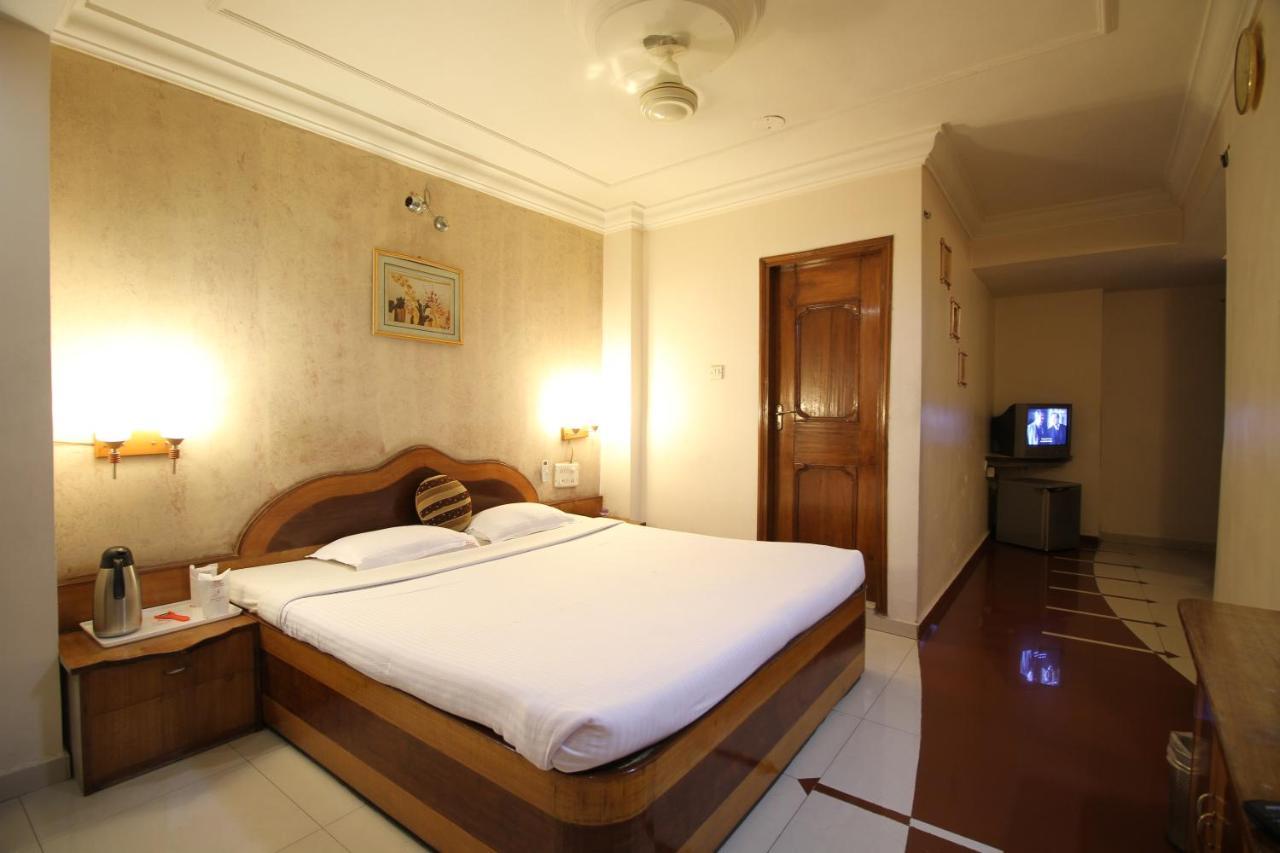 Hotel Grand Arjun Райпур Экстерьер фото