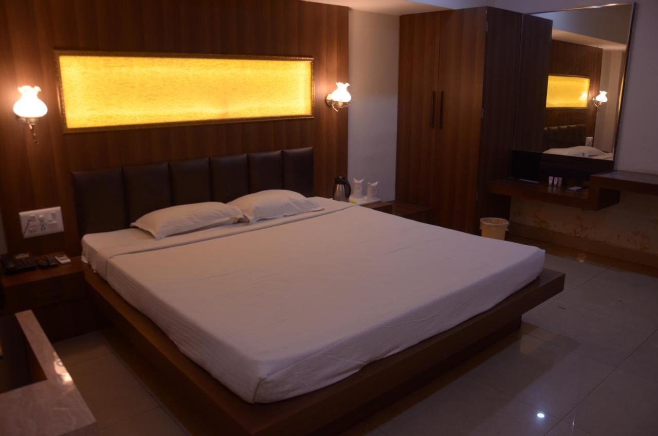 Hotel Grand Arjun Райпур Экстерьер фото