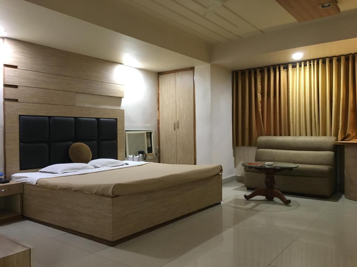 Hotel Grand Arjun Райпур Экстерьер фото