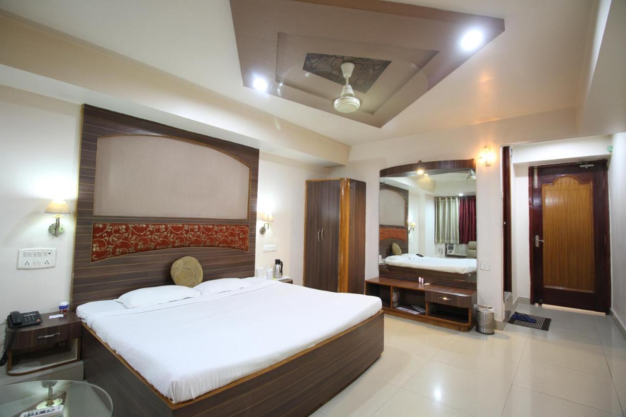 Hotel Grand Arjun Райпур Экстерьер фото