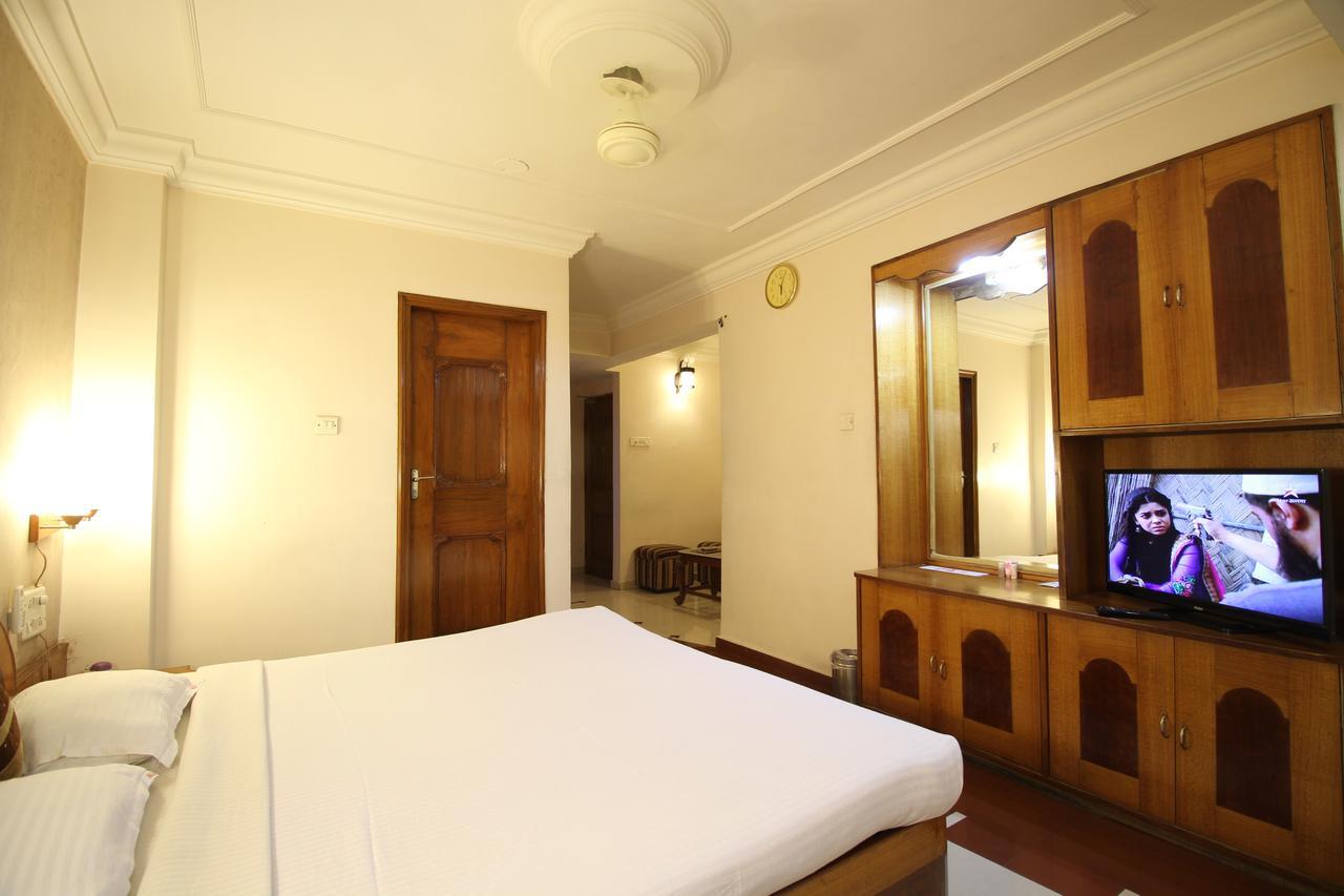 Hotel Grand Arjun Райпур Экстерьер фото