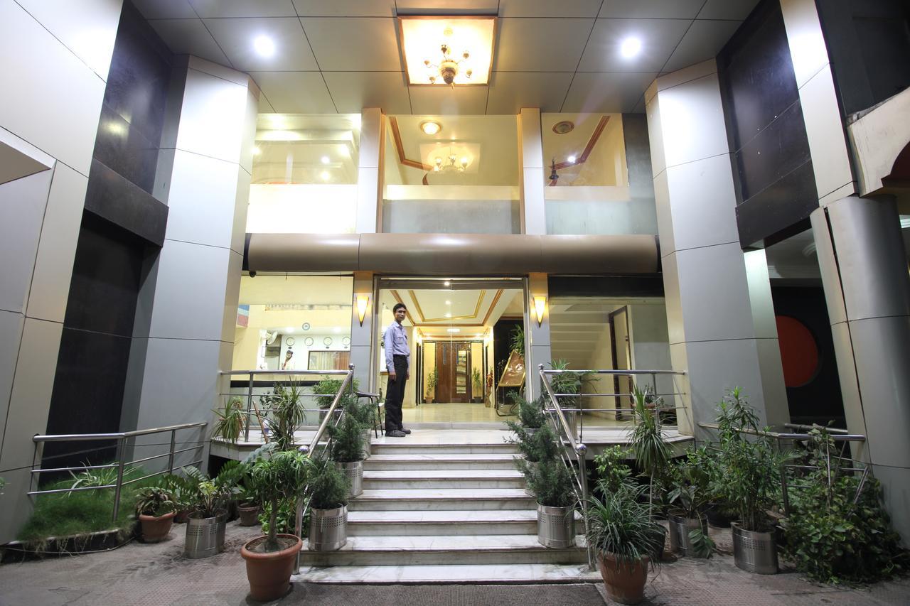 Hotel Grand Arjun Райпур Экстерьер фото