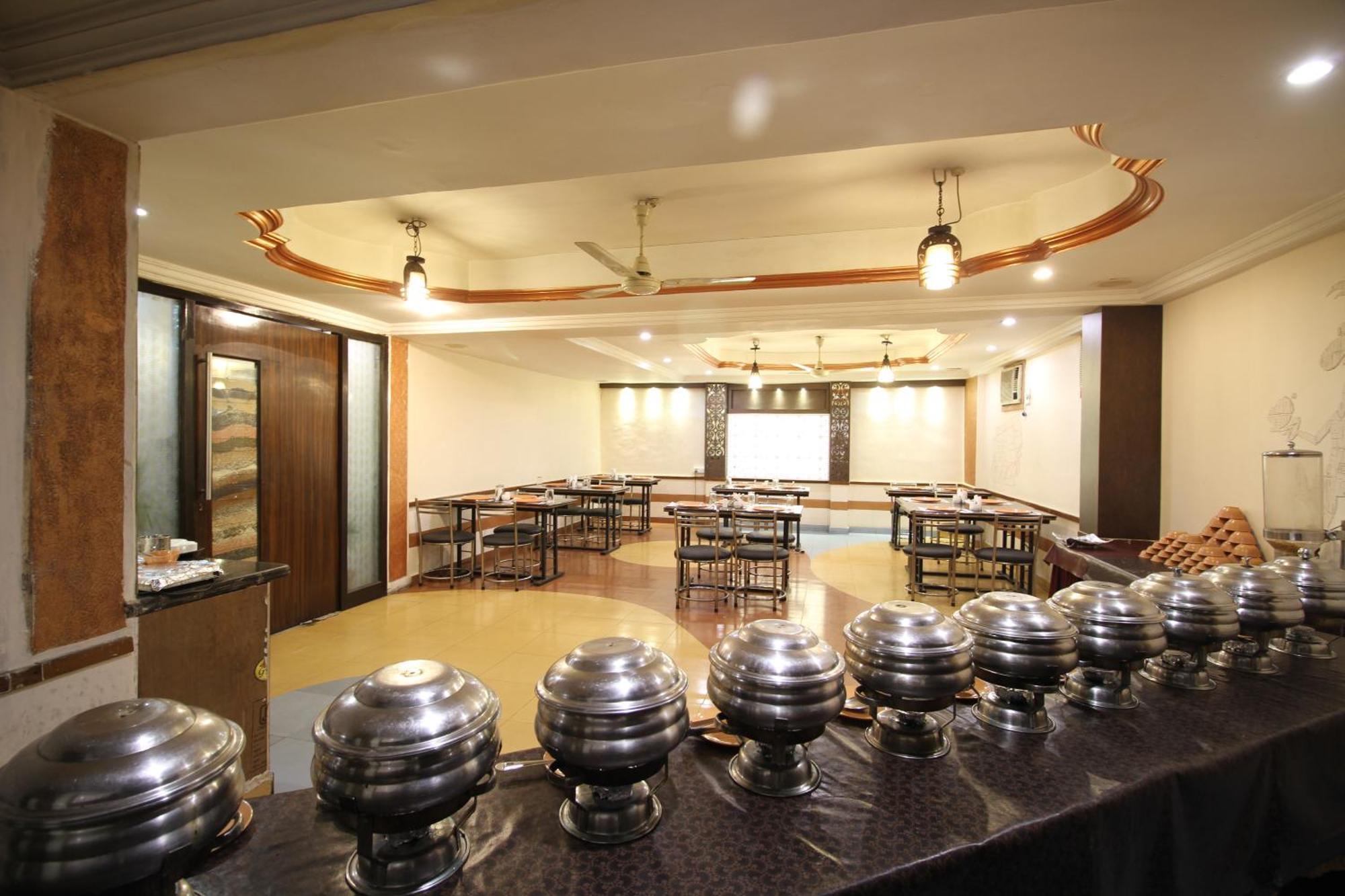 Hotel Grand Arjun Райпур Экстерьер фото