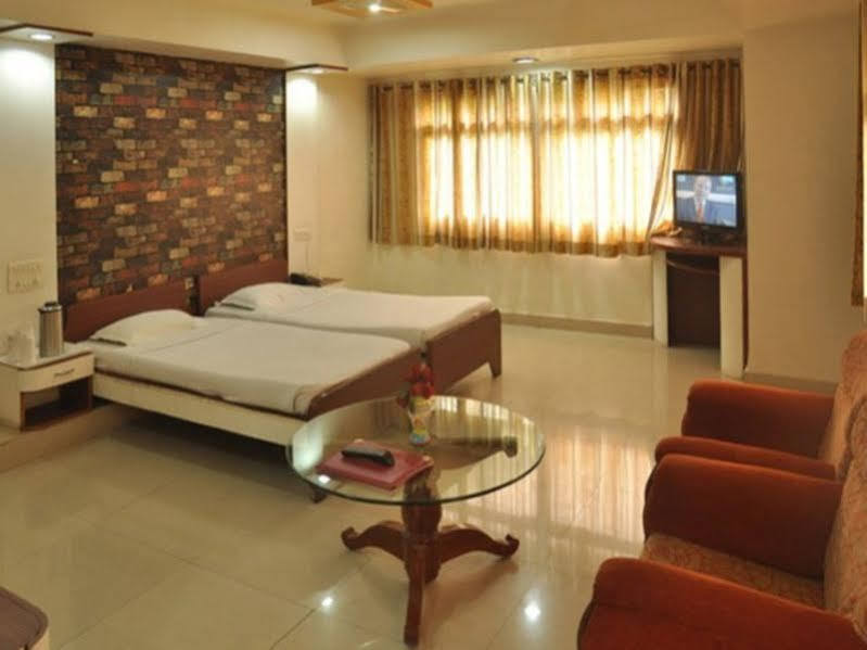 Hotel Grand Arjun Райпур Экстерьер фото