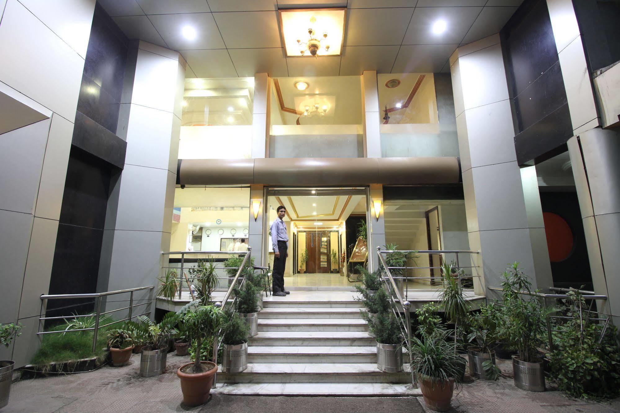 Hotel Grand Arjun Райпур Экстерьер фото