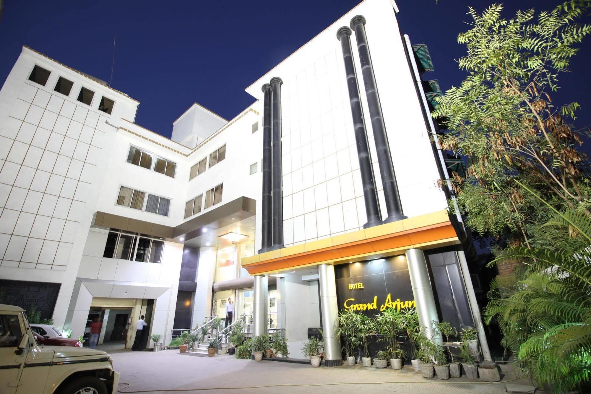 Hotel Grand Arjun Райпур Экстерьер фото